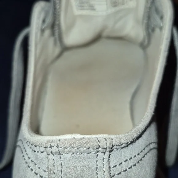 Lacoste Womens Gray Suede Sneakers sz. 7.5 (#1002A) EC. - Picture 13 of 16